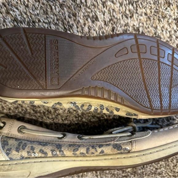 Women’s Sperry’s size 8! - Picture 2 of 3